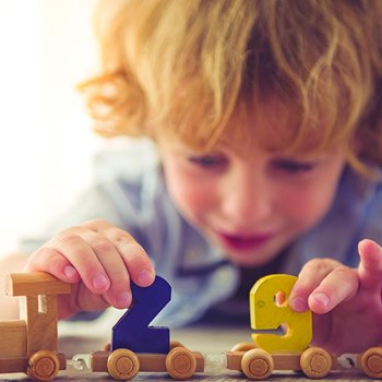 Çocuğumu Kendi Kendine Oyun Oynamaya Nasıl Teşvik Edebilirim?